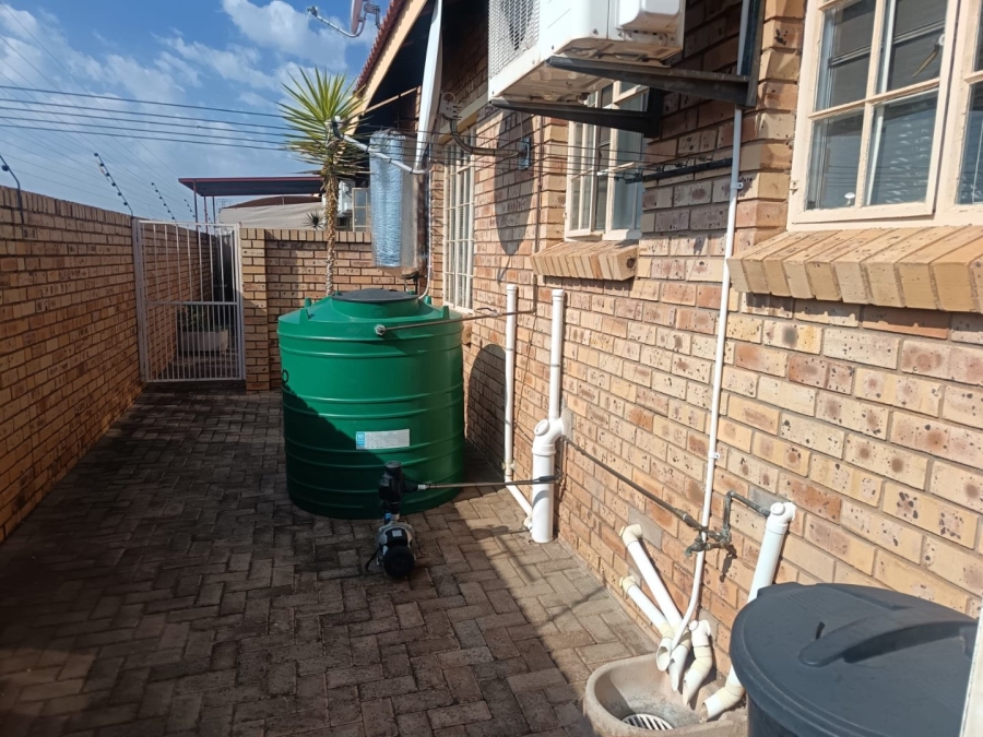 2 Bedroom Property for Sale in Minerva Gardens Northern Cape